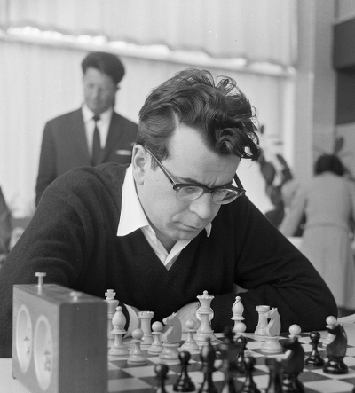 Bobby Fischer in the Marshall Chess Club, 1957. : r/chess